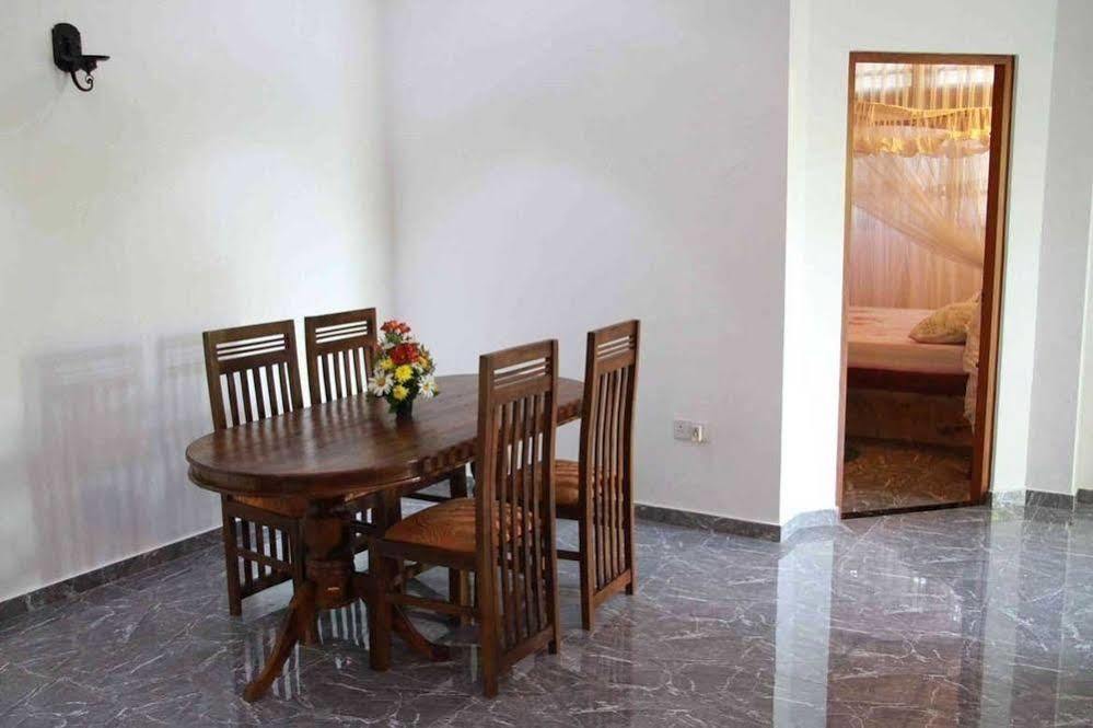 Coral Palm Villa And Apartment Unawatuna Exterior photo